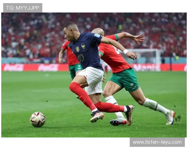 世界杯焦点战：豪门对决引发球迷热议与战术分析